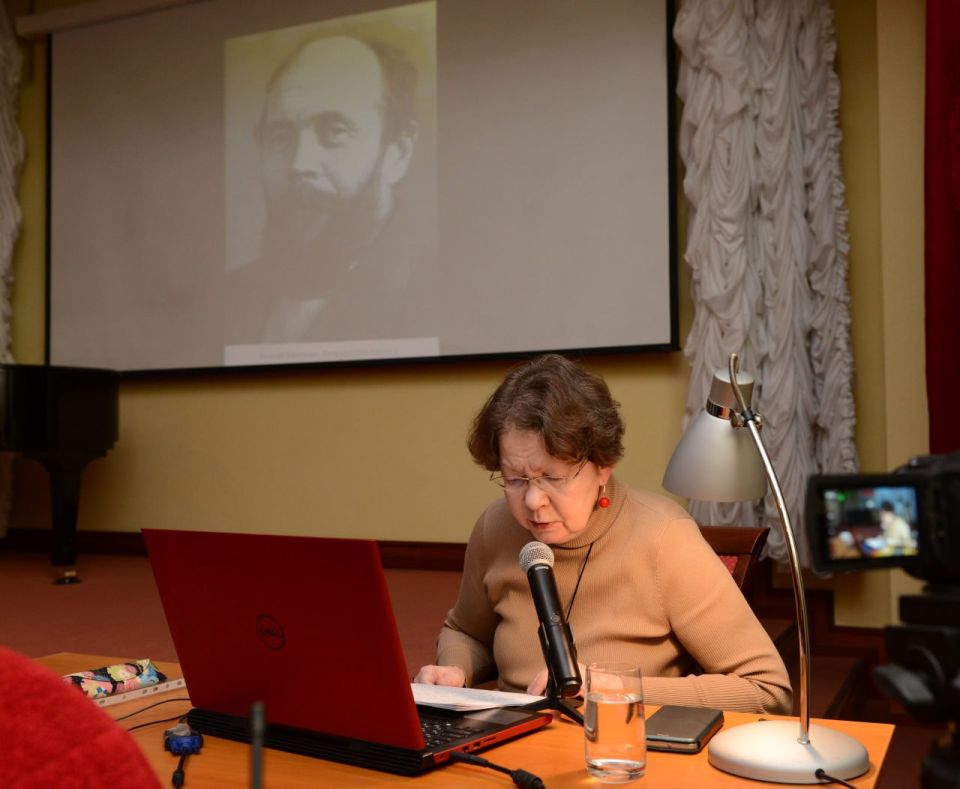 В рамках работы выставки «Семья скульпторов» в Белгородском художественном музее прошла лекция искусствоведа Елены Грибоносовой-Гребневой о «зверином стиле» в творчестве династии скульпторов Тугариновых и Попандопуло