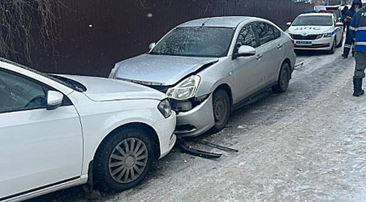 Несовершеннолетняя белгородка пострадала в лобовом столкновении авто