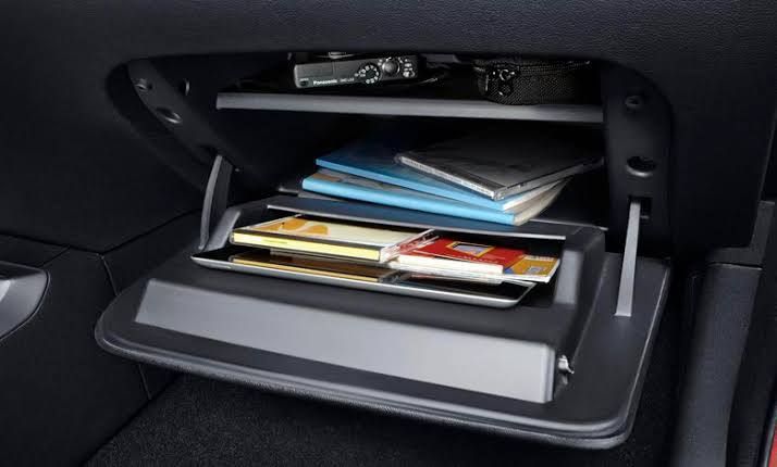 Для чего на самом деле придумали бардачок в автомобиле?