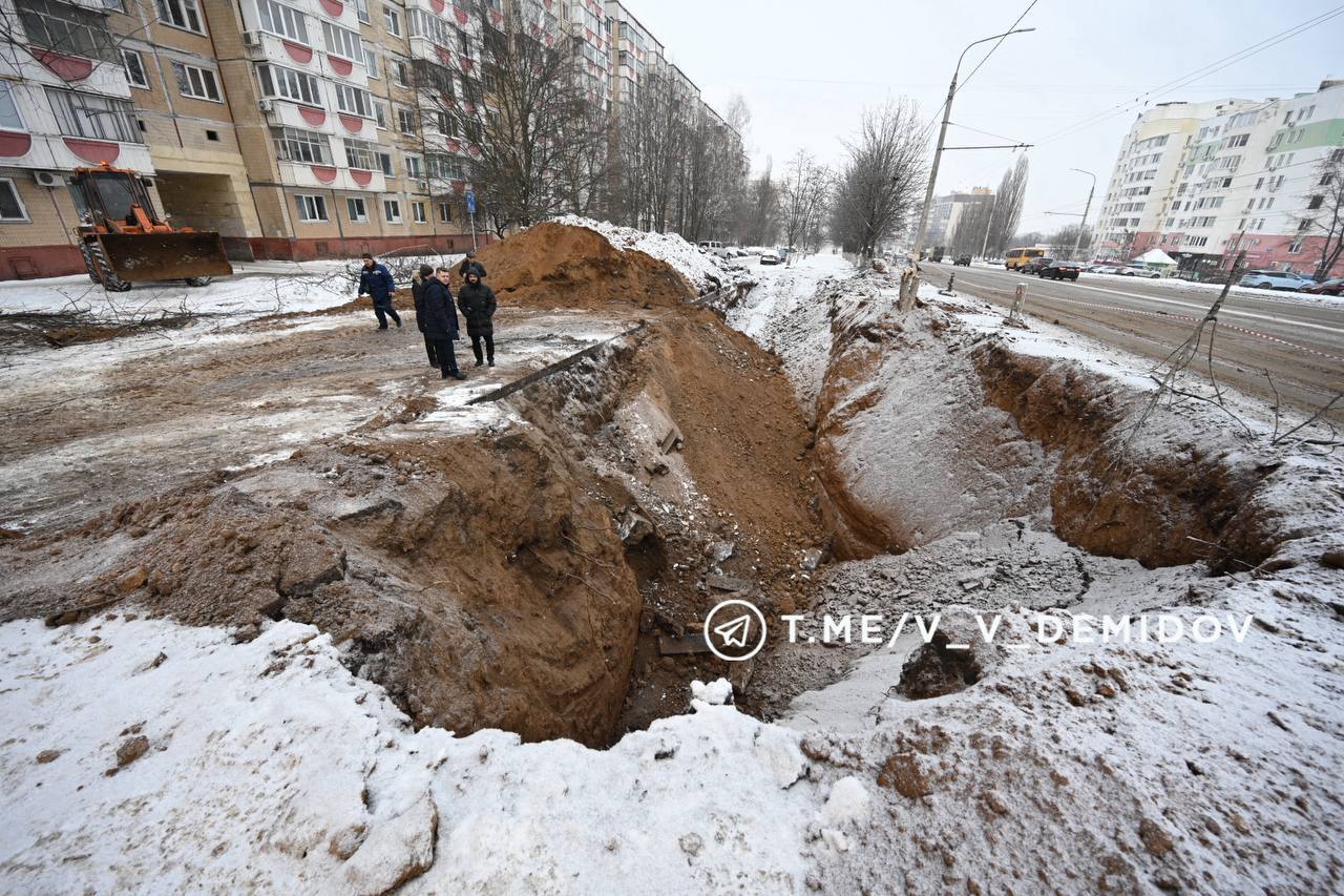 Асфальт на дублёре улицы Губкина удалось сохранить во время ЧП в Белгороде, но дорога пока закрыта для проезда