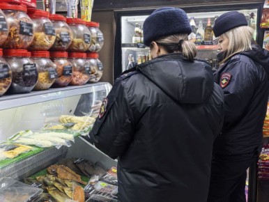 В Алексеевке полицейские выявили факт реализации алкоголя подростку