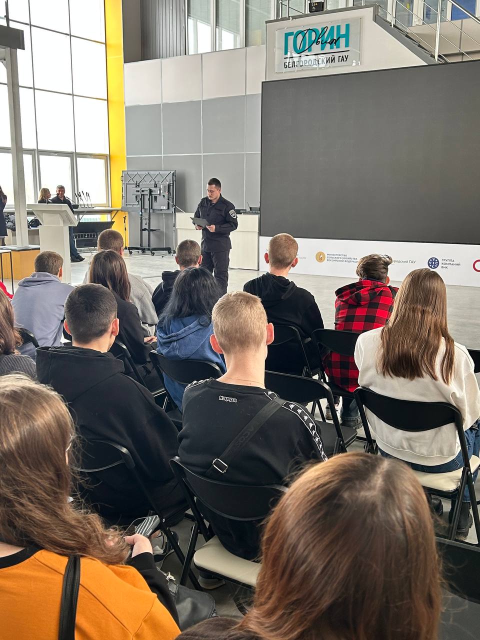 В рамках акции «Студенческий десант» в Белгородском государственном аграрном университете им В.Я. Горина состоялся брифинг