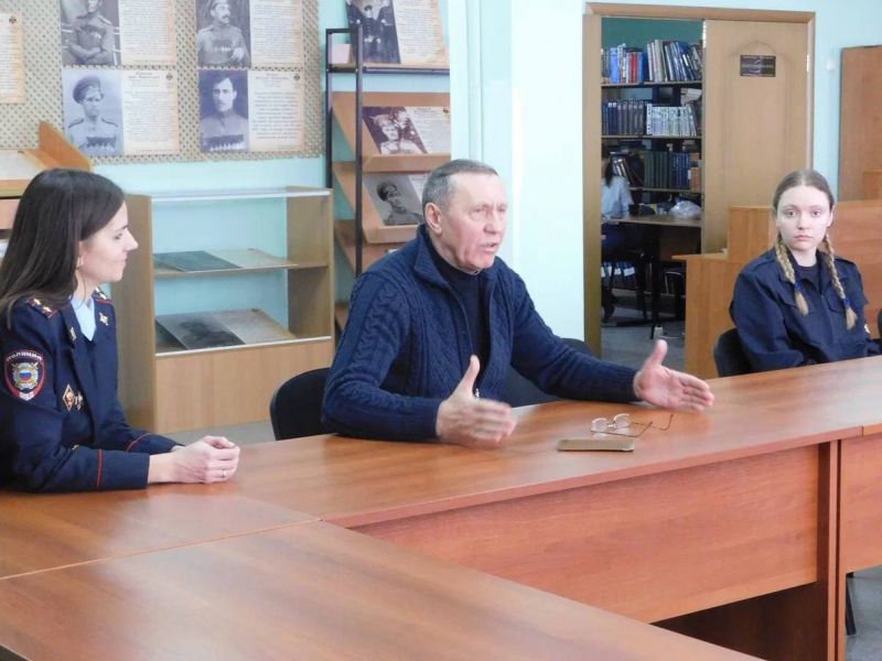 Полицейские Белгородского округа организовали для студентов круглый стол с участием представителей ветеранской организации и Общественного совета
