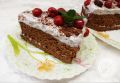 Шоколадный торт с вишневым белково-вишневым кремом