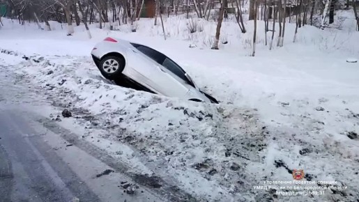 #СВОДКА_ДТП. По предварительным данным, вчера около 11 часов 45 минут на ул. Железнодорожная г. Губкин 28-летняя женщина - водитель автомобиля «Хендай Солярис» - не выбрала безопасную скорость, не справилась с управлением и...