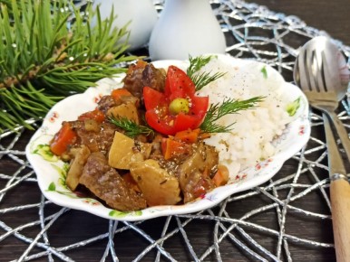 Тепло домашнего уюта: Вкусный говяжий гуляш с грибами