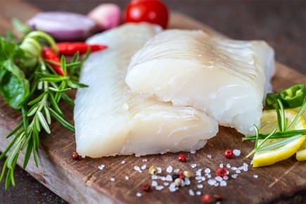 Нежная треска под сырной корочкой в духовке