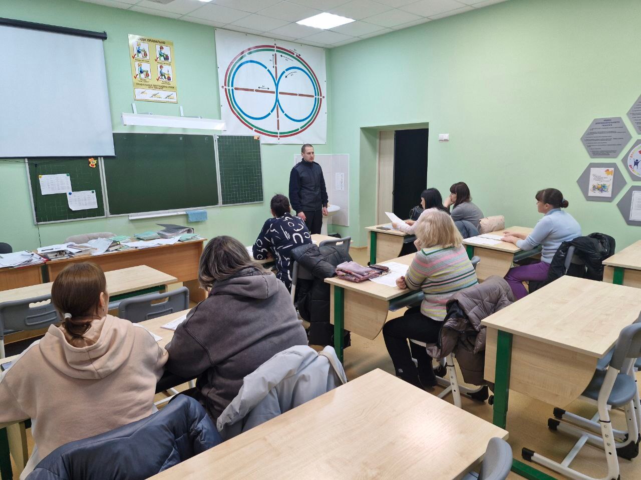 Сотрудники местной Госавтоинспекции активно продолжают комплексную профилактическую работу, направленную на снижение детского дорожно-транспортного травматизма