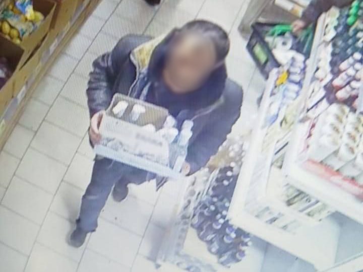Жителя Старого Оскола подозревают в краже ящика с водкой