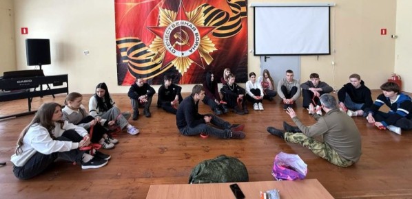 Для учеников и студентов образовательных учреждений округа проводят образовательные мероприятия, чтобы обучить их оказанию первой доврачебной помощи