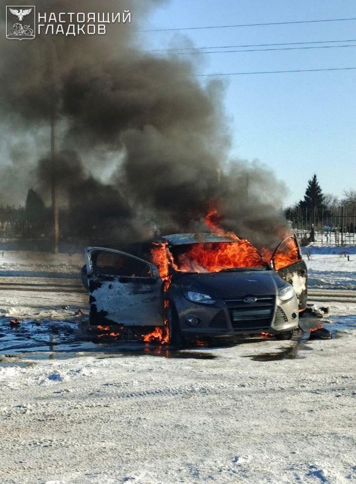 В Белгородской области из-за удара дрона ВСУ по машине пострадали четыре человека — двое мужчин в тяжелом состоянии, женщина получила ожог и баротравму, еще одна, предварительно, также ранена