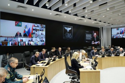 Юрий Клепиков: Сегодня в рамках еженедельного оперативного совещания обсудили работы по восстановлению домов и квартир, а также ход контрактации исполнительных органов области в 2026 году