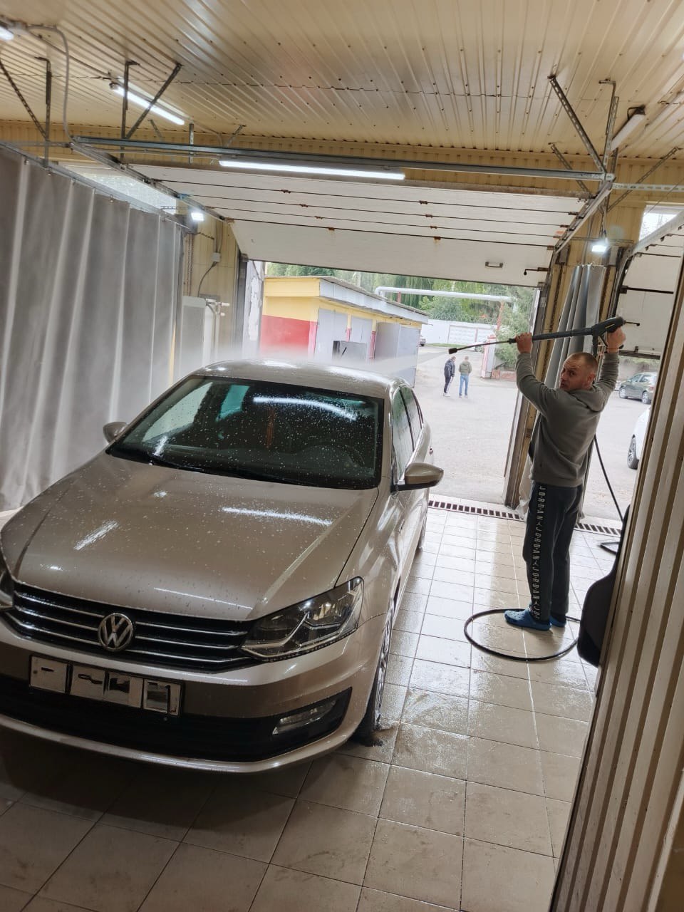 Андрей Гриднев: Благодаря реализации программы социального контракта в Шебекинском округе появилась новая автомойка