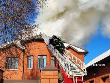 ������� ���������� � ����, ������������ �� ����� ���, ��������� 80 ��. �, ������� �������� �������