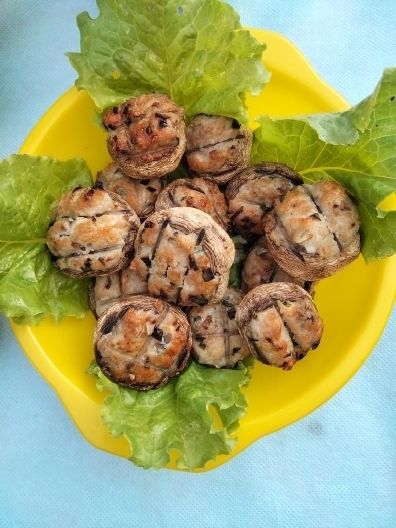 Фаршированные шампиньоны на углях: отличный вариант для вечеринки