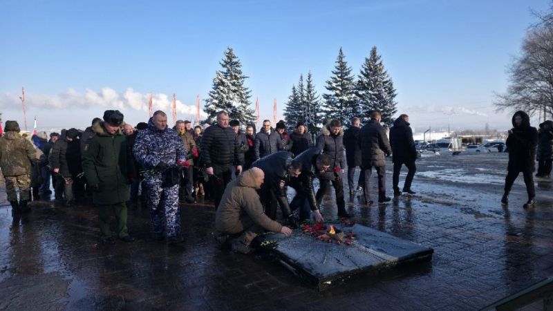 В Старом Осколе полицейские и члены Общественного совета при УМВД приняли участие в мероприятиях, посвященных Дню освобождения города от немецко-фашистских захватчиков