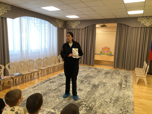 Белгородские автоинспекторы обучают дошкольников безопасным пешим маршрутам