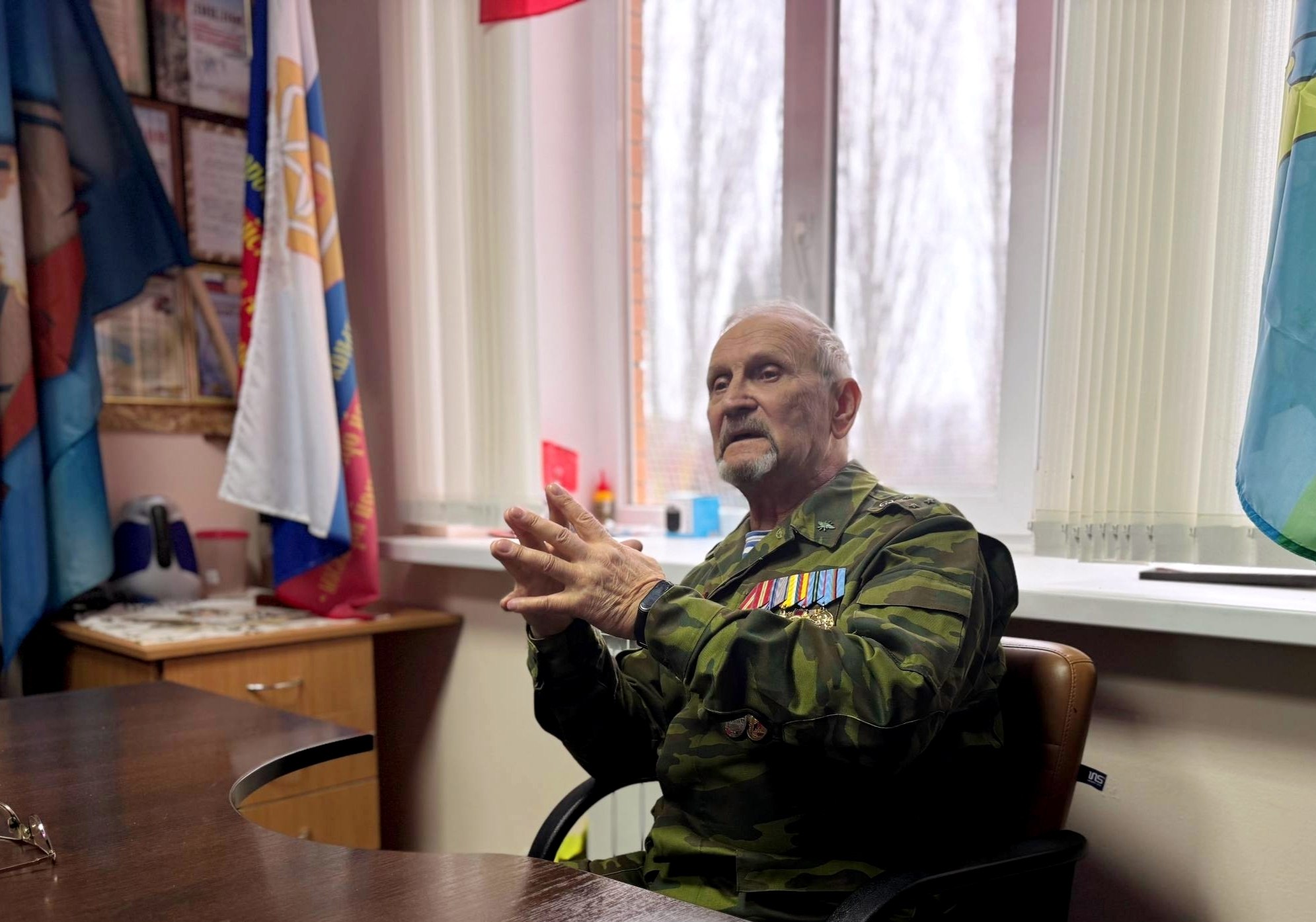 Председатель местной организации ветеранов боевых действий в Афганистане Сергей Шилов провел для старшеклассников урок мужества под названием «Равнение на подвиг»