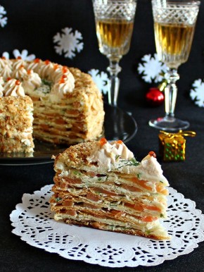 Как поразить гостей закусочным тортом с красной рыбой: простой и эффектный рецепт