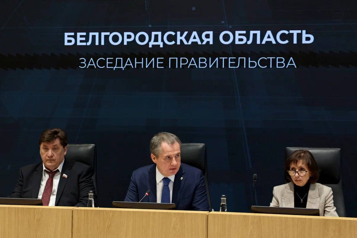 Юрий Клепиков: Основной темой обсуждения в рамках сегодняшнего оперативного совещания стали вопросы, связанные с подачей тепла и порядком начисления платы за коммунальные услуги с учётом аварийных ситуаций