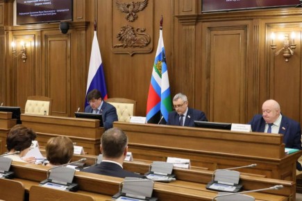 Юрий Клепиков: Несколько рассмотренных сегодня законопроектов связаны с изменениями федерального законодательства, вступающими в силу с 1 марта 2026 года