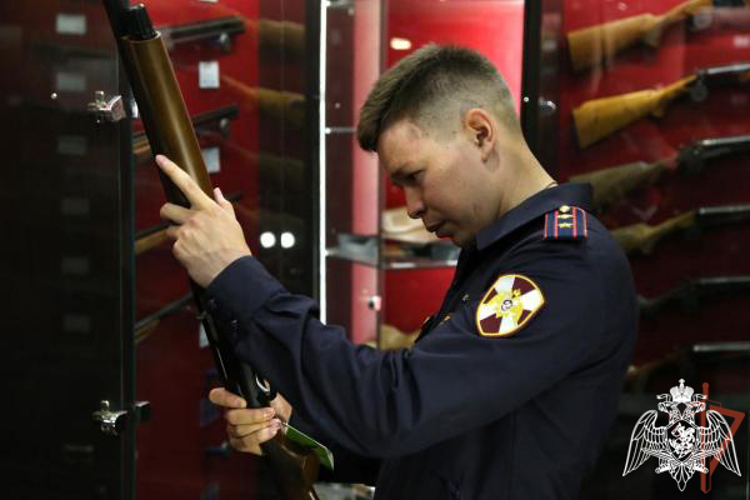 Сотрудники Росгвардии проверили за неделю свыше 130 владельцев оружия в Белгородской области