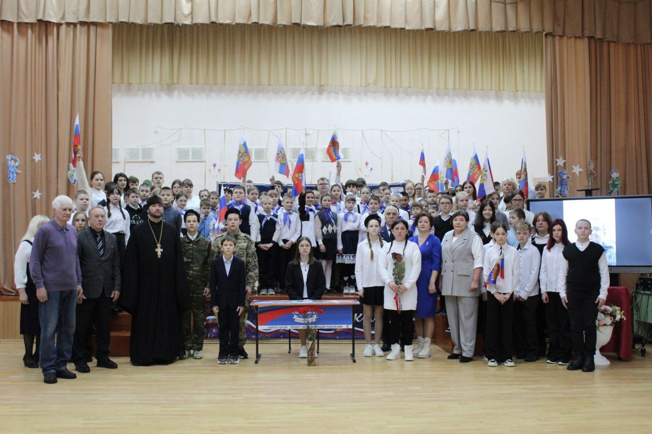 Олег Медведев: 16 февраля 2026 года, в МБОУ Алексеевская СОШ состоялось значимое событие – открытие Парты Героя, посвящённой памяти нашего земляка, выпускника школы, Николаева Евгения Владимировича, который героически погиб...