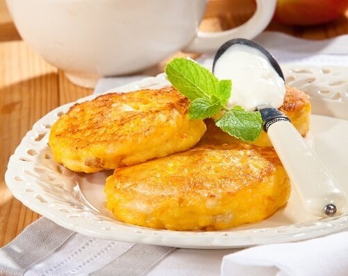 Творожники с яблоками и морковью: идеальный завтрак для зарядки энергией