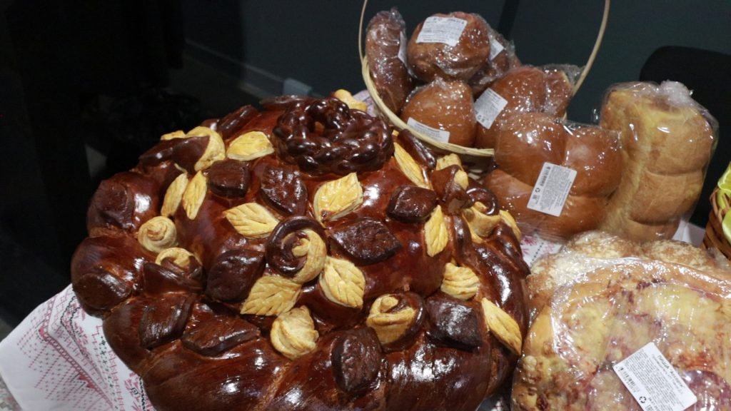 Тацинский хлеб и яблоки завоевали сердца ростовчан