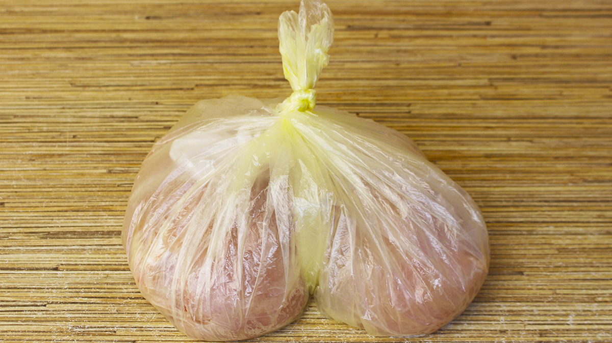 Секрет идеальной куриной грудки: нежное блюдо под пикантной шубой