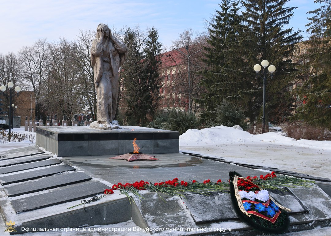 В преддверии Дня защитника Отечества состоялась церемония возложения цветов к братским могилам, мемориалам и памятникам