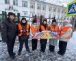 Доброе утро, друзья. В Губкине в преддверии 23 февраля школьники совместно с автоинспекторами организовали акцию «Хороший водитель - лучший защитник!» Активисты не только вручили автолюбителям поздравительные открытки, но и...