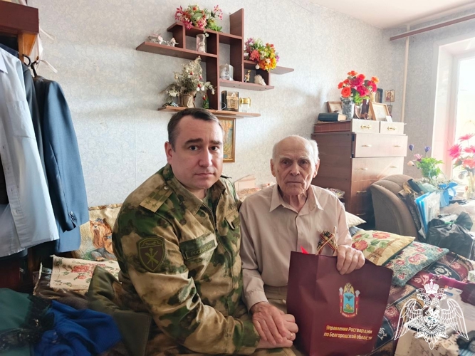 Белгородские росгвардейцы поздравили ветерана войск правопорядка с Днем защитника Отечества