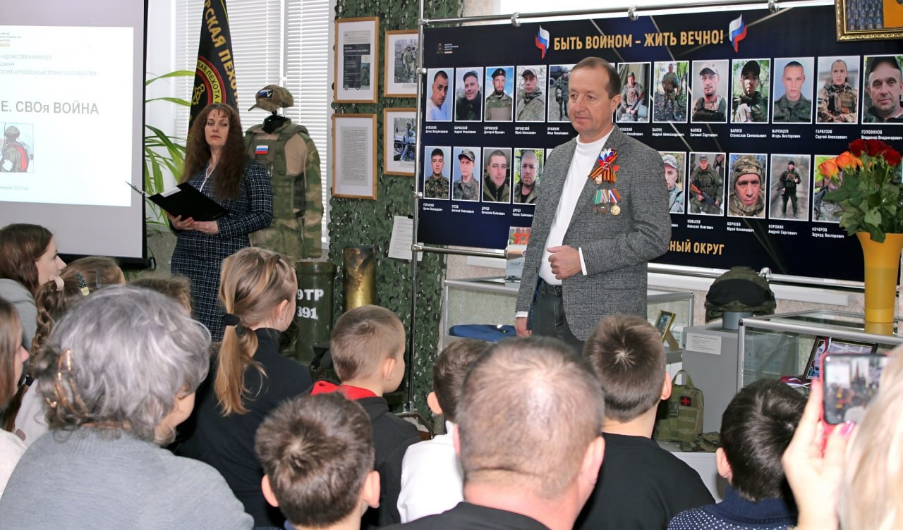 В преддверии Дня защитника Отечества в Шебекинском историко-художественном музее открылась выставка «Пограничье. СВОя война»