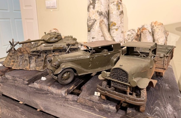 Белгородский кузнец сделал скульптуры из осколков снарядов, найденных после обстрелов города