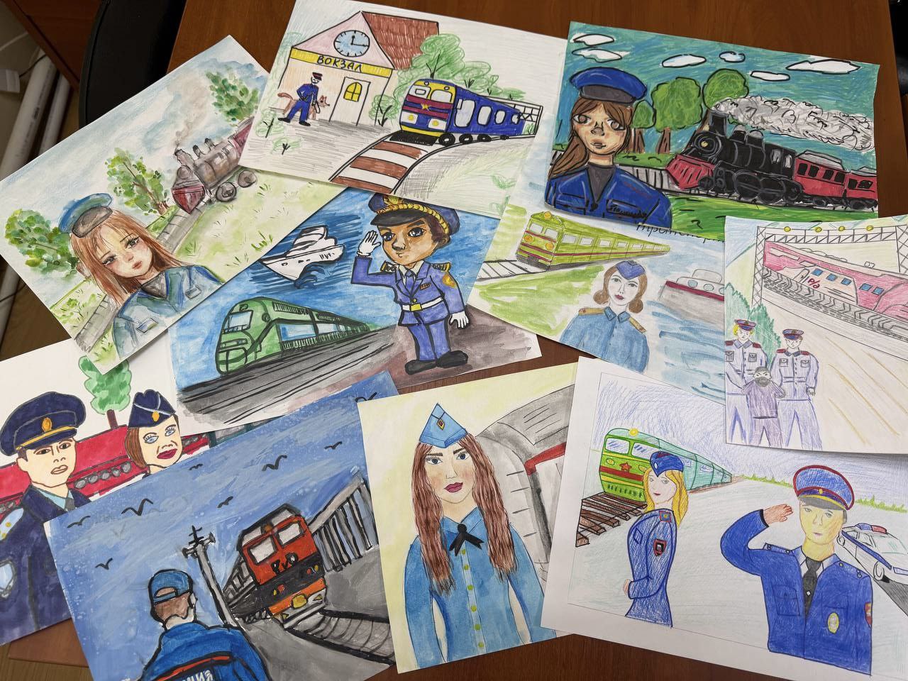 Сотрудники линейного отдела полиции на железнодорожной станции Валуйки провели конкурс рисунков, посвященный Дню сотрудников органов внутренних дел на транспорте и Дню Защитника Отечества, среди учащихся 4-6 классов...