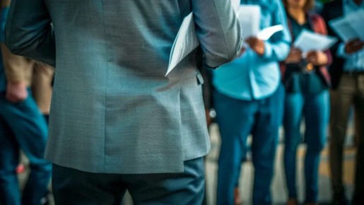 "Губернаторы ходят в темноте, непонятно — зачем": Гладков рассказал, как ловил попутку. Подвезти отказались