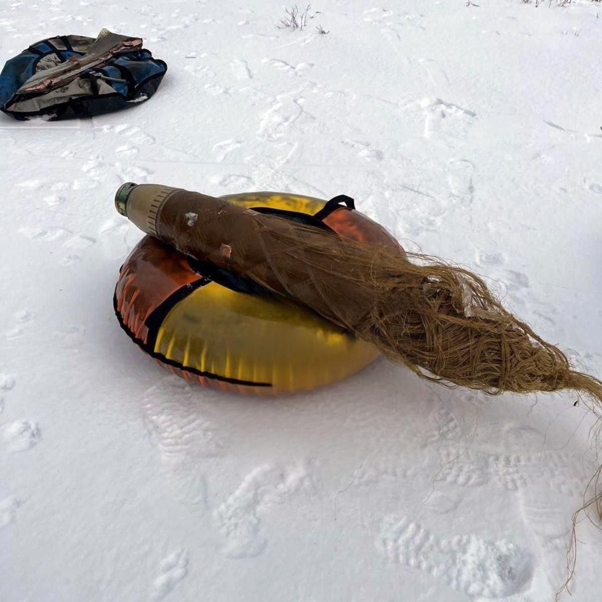 Дети с горочки катались