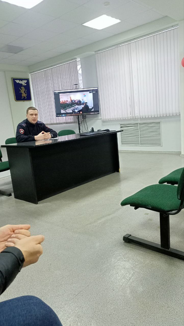 Белгородские сотрудники Госавтоинспекции провели рабочую встречу с водителями автотранспортных предприятий