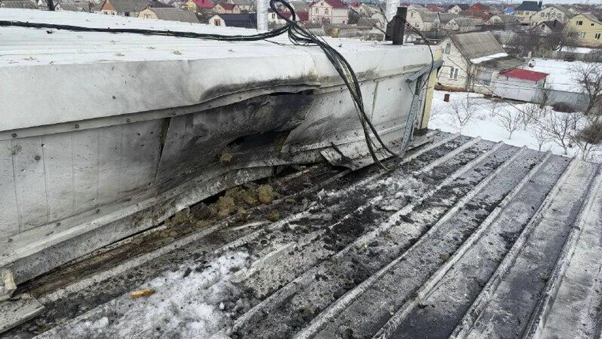 В Белгородском округе в посёлке Разумное коммерческий объект атакован дроном ВСУ, сообщил губернатор Гладков: