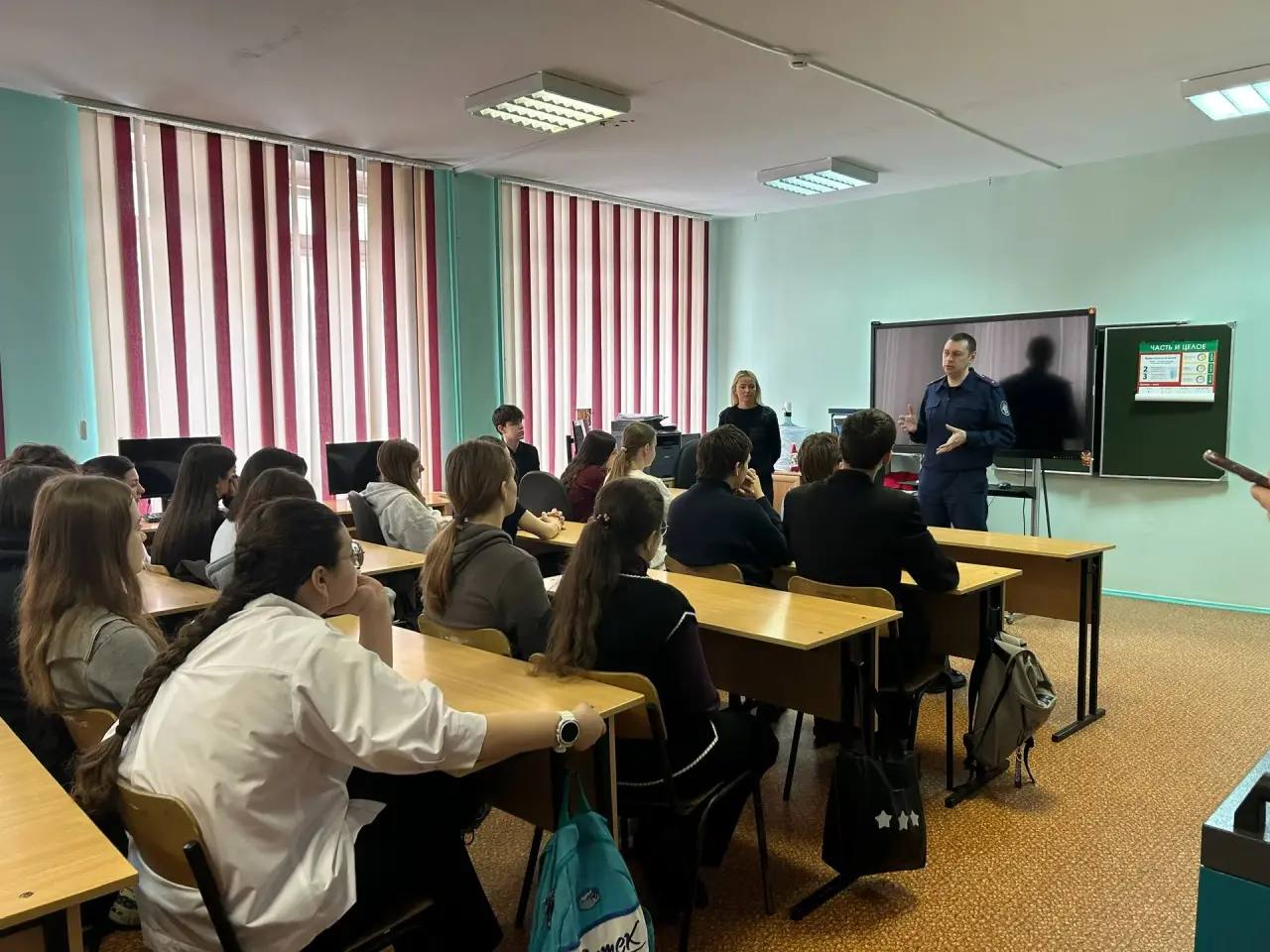 В Губкине руководитель следственного отдела провел профилактическую встречу со школьниками