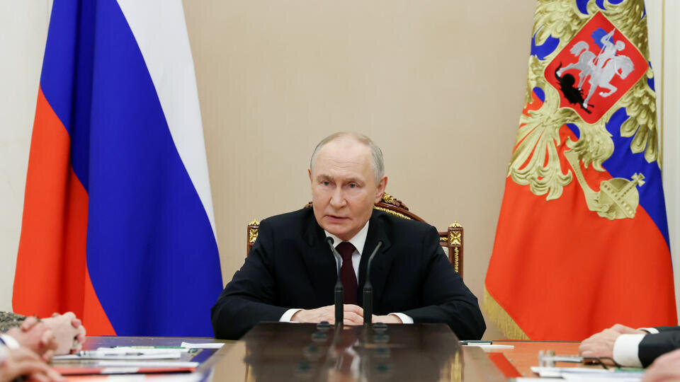 Россия усиливает контроль: ФСБ получает право на приостановку связи