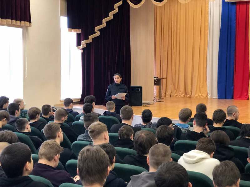 В Белгородском механико-технологическом колледже прошла профилактическая беседа с инспекторами ПДН