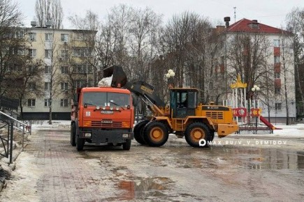 Уборка снега и наледи в Белгороде идёт в круглосуточном режиме