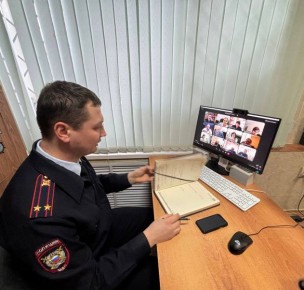 В Белгородском округе сотрудники полиции обсудили с руководителями учебных учреждений, как защитить подростков от мошенников