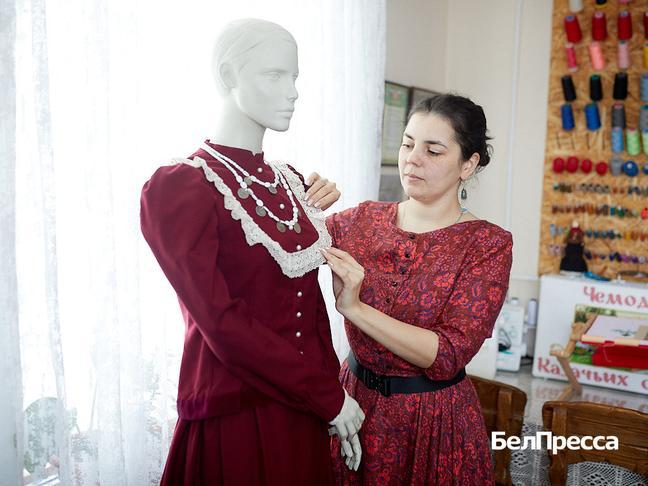 «В нашем роду все должны уметь шить, вязать, вышивать и готовить. Не имеет значения – мальчик ты или девочка. Можешь выбрать любую специальность. Но вот эти четыре дела обязательны для всех»