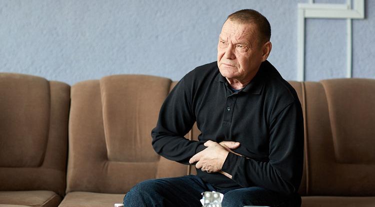 «У возрастных пациентов язва часто протекает атипично. Может не быть выраженной боли, иногда первыми симптомами становятся слабость, анемия или уже желудочно-кишечное кровотечение. Это связано с возрастными изменениями...