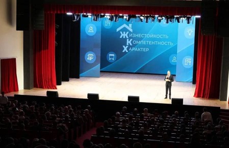 Юрий Клепиков: Сегодня, в третье воскресенье марта, свой профессиональный праздник отмечают работники и ветераны сферы бытового обслуживания и жилищно-коммунального хозяйства