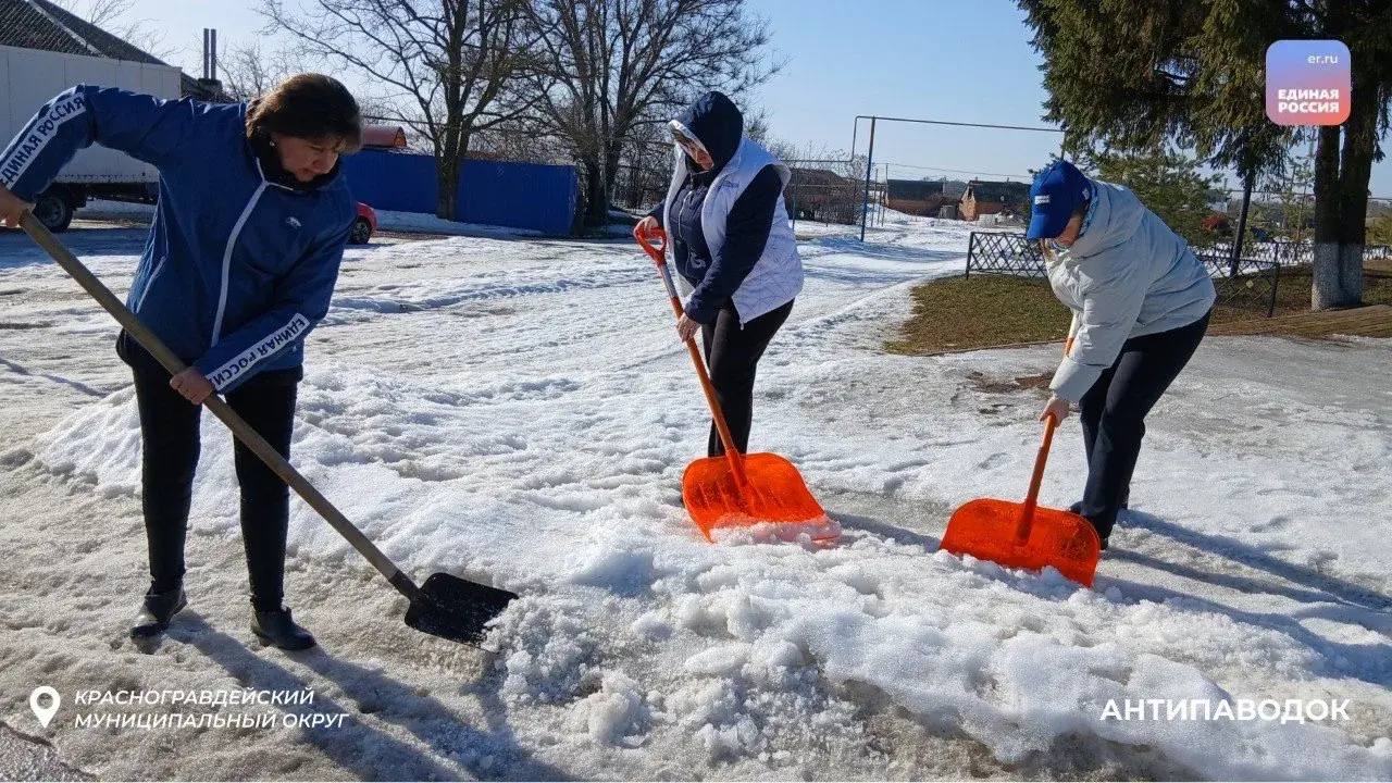 Сила добрых дел: уборка водостоков и снега для предотвращения паводков