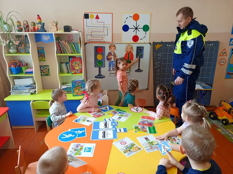 Воспитанники детских садов вместе с белгородскими автоинспекторами активно готовятся к весенне-летнему сезону